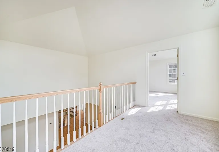 103 Crown Ct — Photo 16
