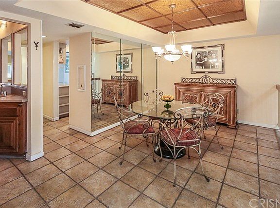 5th image of 18701 Hatteras St Unit 6