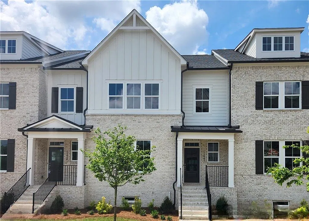3 bed, 3.5 bath, 2826 sqft, $3,000 — Photo 1