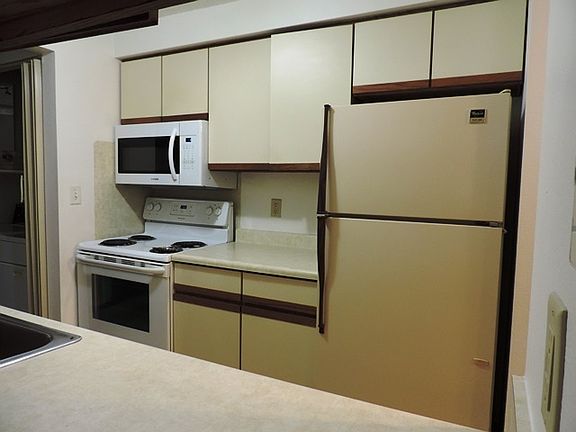 2nd image of 906 Benton Dr APT 34