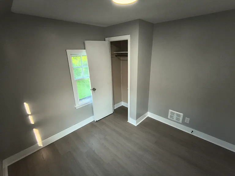 89 Wyoming Ave — Photo 2