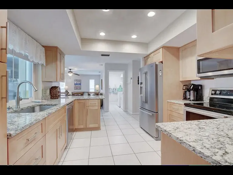 614 SE 28th Ter — Photo 15