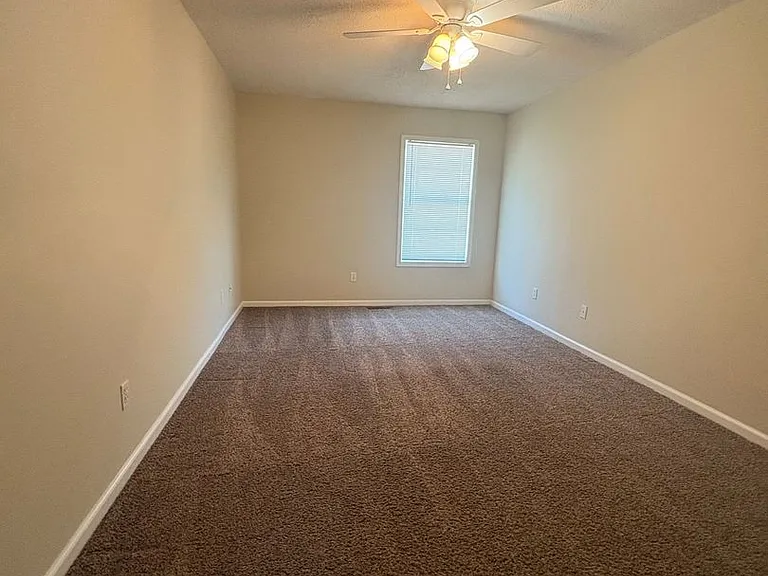 125 Winthrope Ln — Photo 31