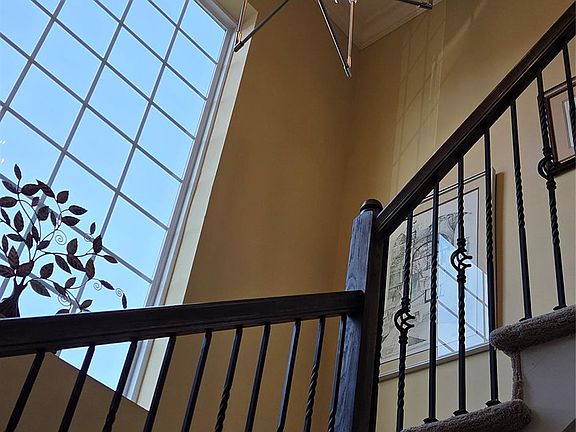 5th image of 17 Greentree Court