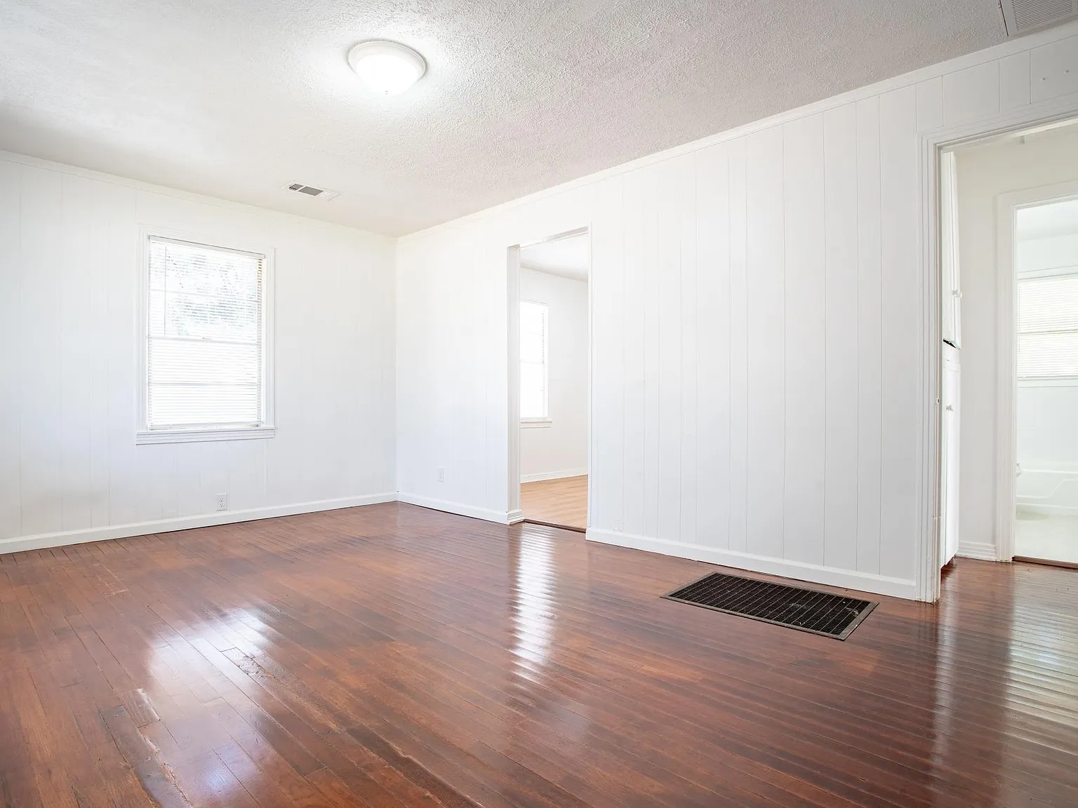 2 bed, 720 sqft, $1,850 — Photo 2