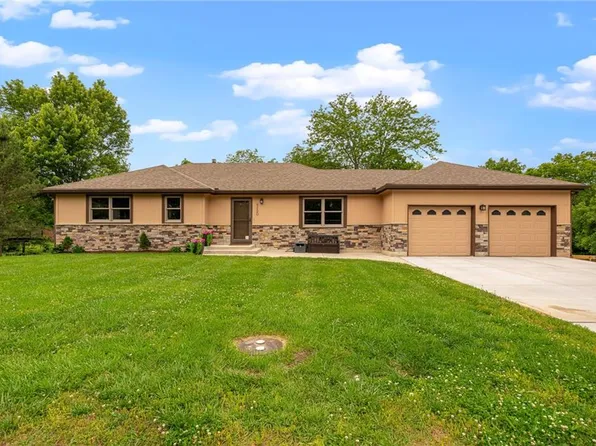 8220 High St, De Soto, KS 66018