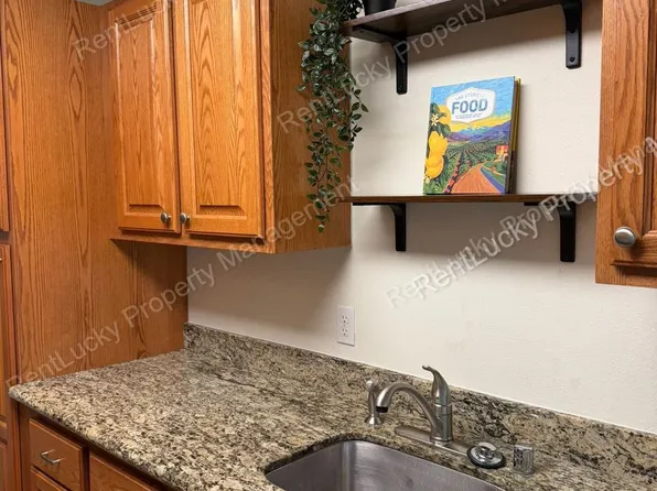 12510 NE 117th Pl APT B3, Kirkland, WA 98034