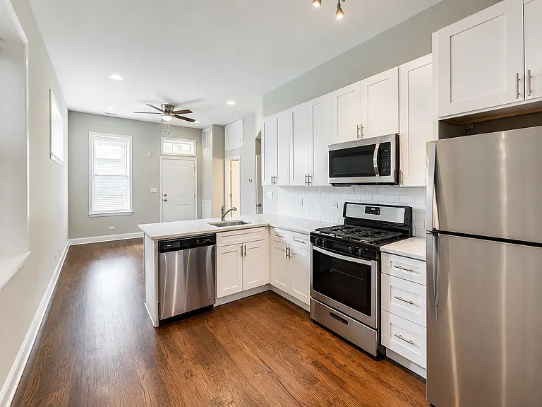 1845 W Superior St #1R — Photo 12