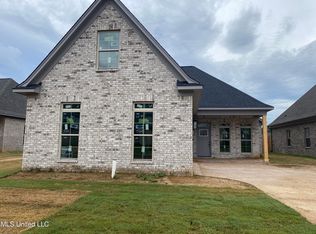 5225 Watson View Dr, Nesbit, MS 38651
