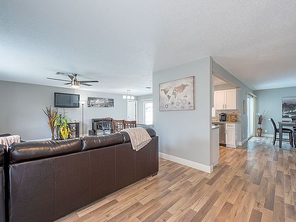 4th image of 3650 Barkis Ave