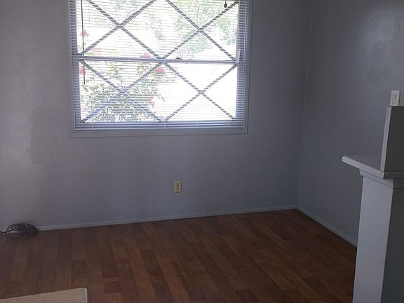 Kitchen nook with ceiling fan