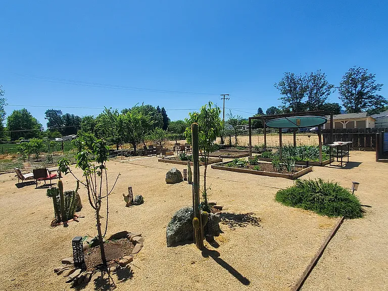 17205 Oak Rd #B — Photo 14