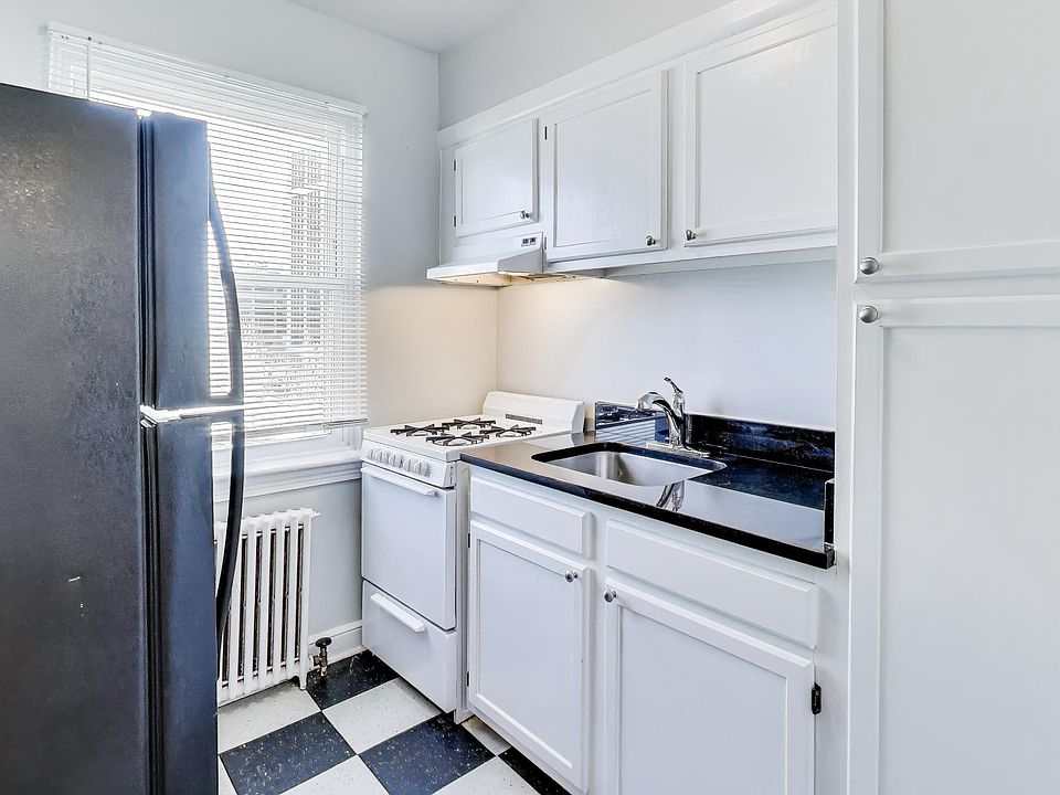 1st image of 1724 N Quinn St APT 105