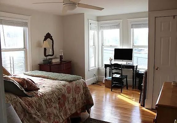 5th image of 299 Washington St #1