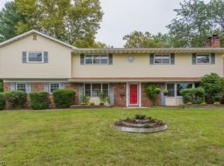 78 Sand Hills Rd, Kendall Park, NJ 08824