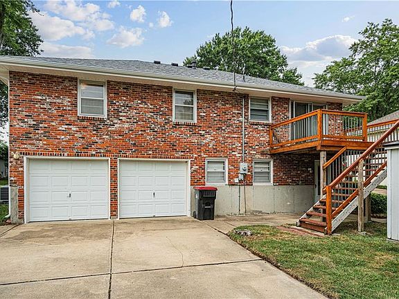 2nd image of 309 NE Sharon Dr