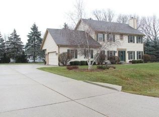 W148N7626 Woodland Dr, Menomonee Falls, WI 53051