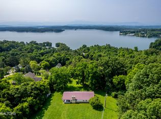 2825 P V T Way, Dandridge, TN 37725