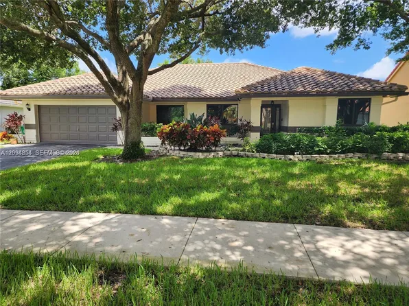9135 Southern Orchard Rd S, Fort Lauderdale, FL 33328