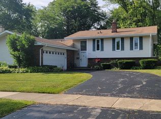 1015 W Thomas St, Arlington Heights, IL 60004