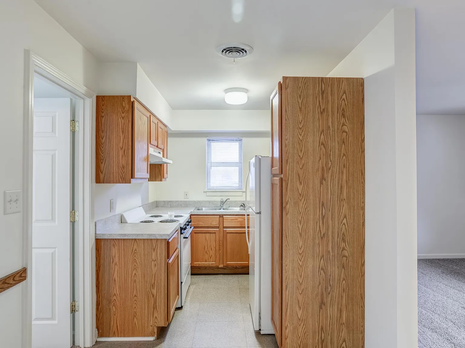 8 E Blackford Ave — Photo 2