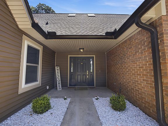 4th image of 7 Hampton Cir