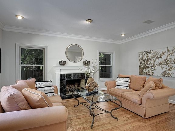 5th image of 15738 Oak Knoll Dr