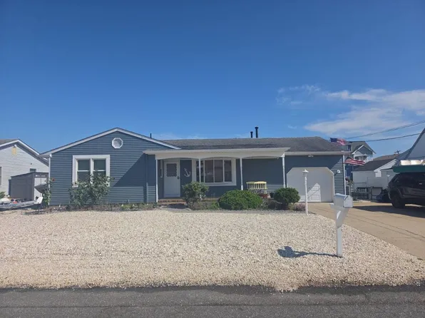 835 Forepeak Dr, Forked River, NJ 08731