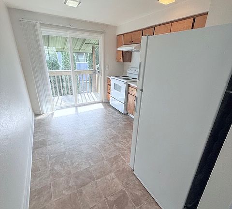 5th image of 12430 SW Ash Ave APT 18