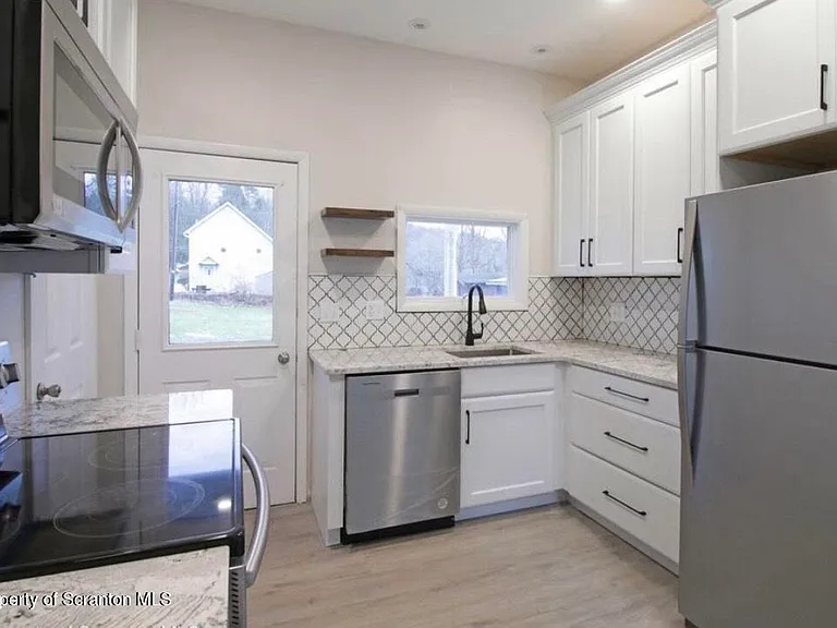 277 Riverside Dr #C — Photo 5