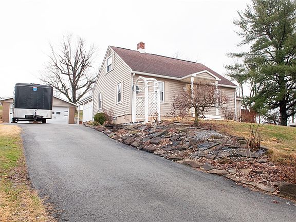 5th image of 106 Maple St
