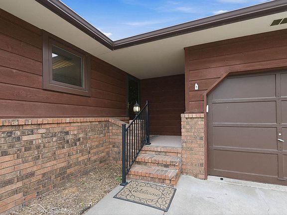 2nd image of 1933 N Pleasantview Cir