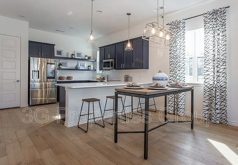 2807 Stanley Ave — Photo 17