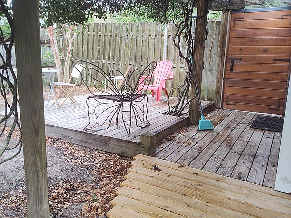 2nd image of 3302 E Mallory St #C