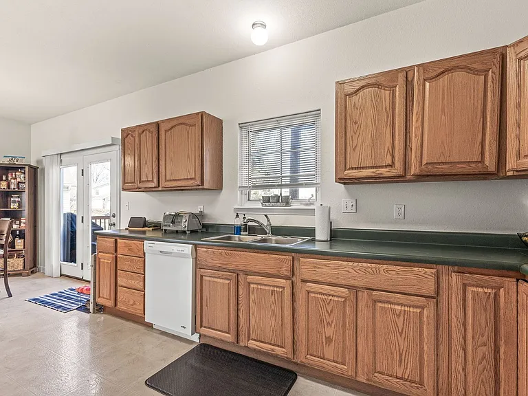 2109-2111 Primrose Dr — Photo 24