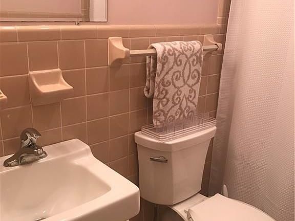 5th image of 421 12th Ave S APT A9