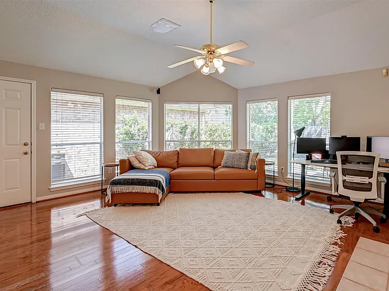1107 Parkhaven Ln — Photo 11