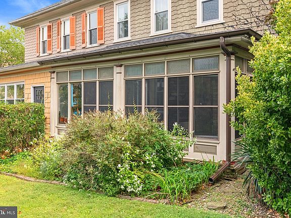 4th image of 1635 Spring Ave