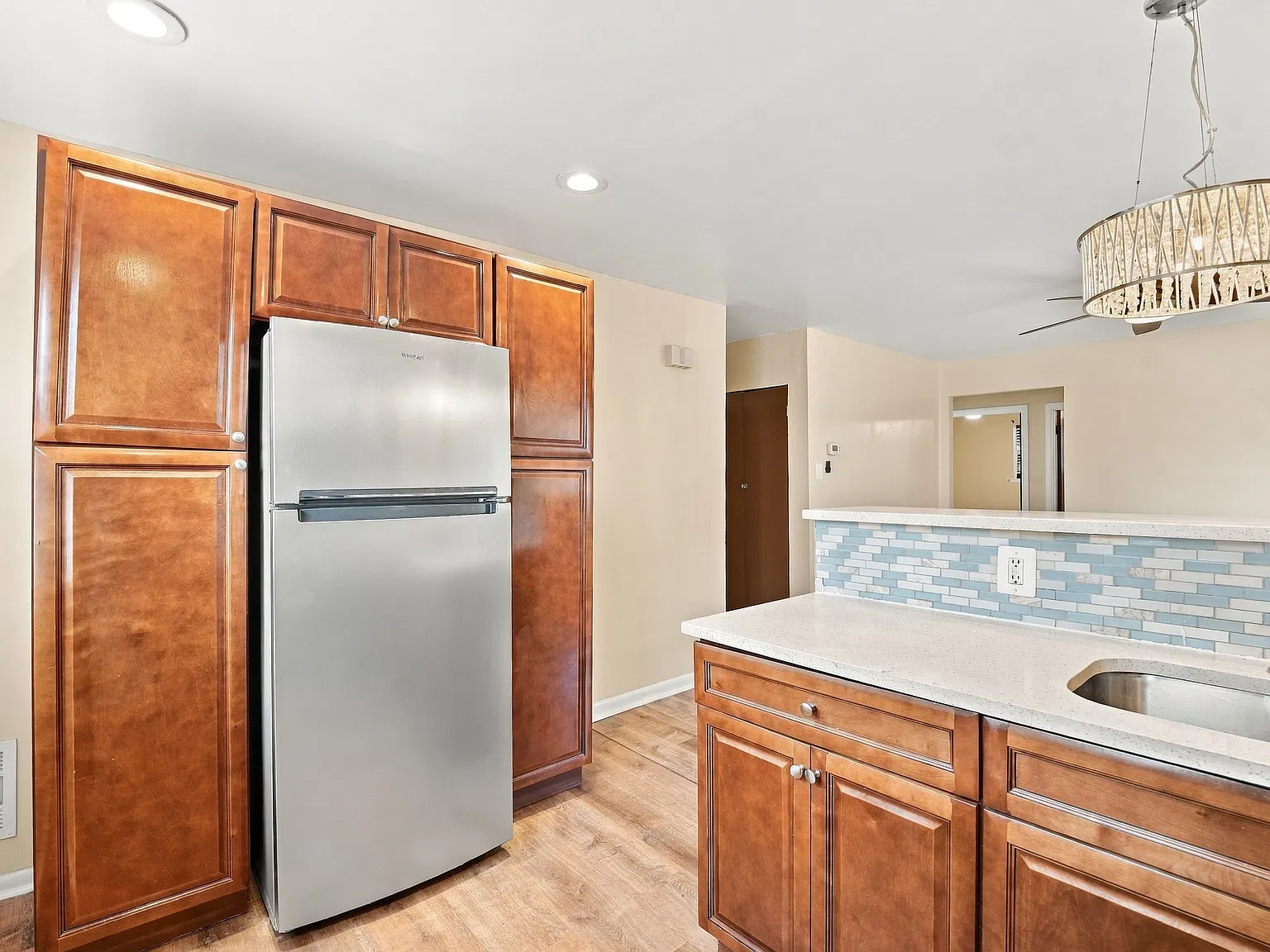 2 bed, 900 sqft, $1,600 — Photo 2