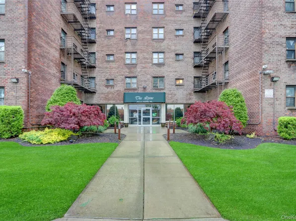 204-15 Foothill Avenue #B53, Hollis, NY 11423