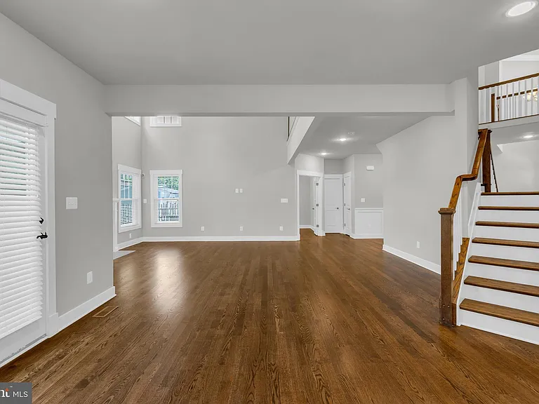2233 N Underwood St — Photo 12