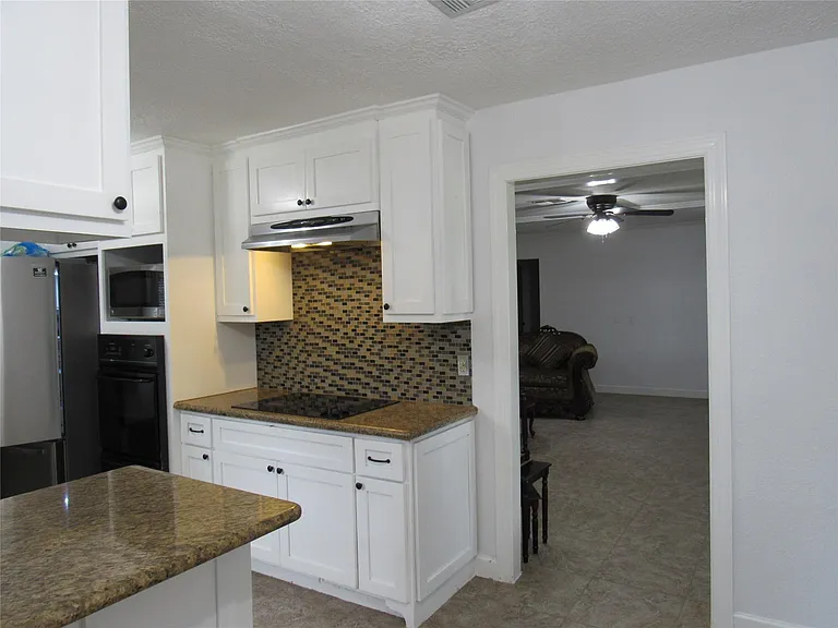 3220 Clayhead Rd — Photo 2