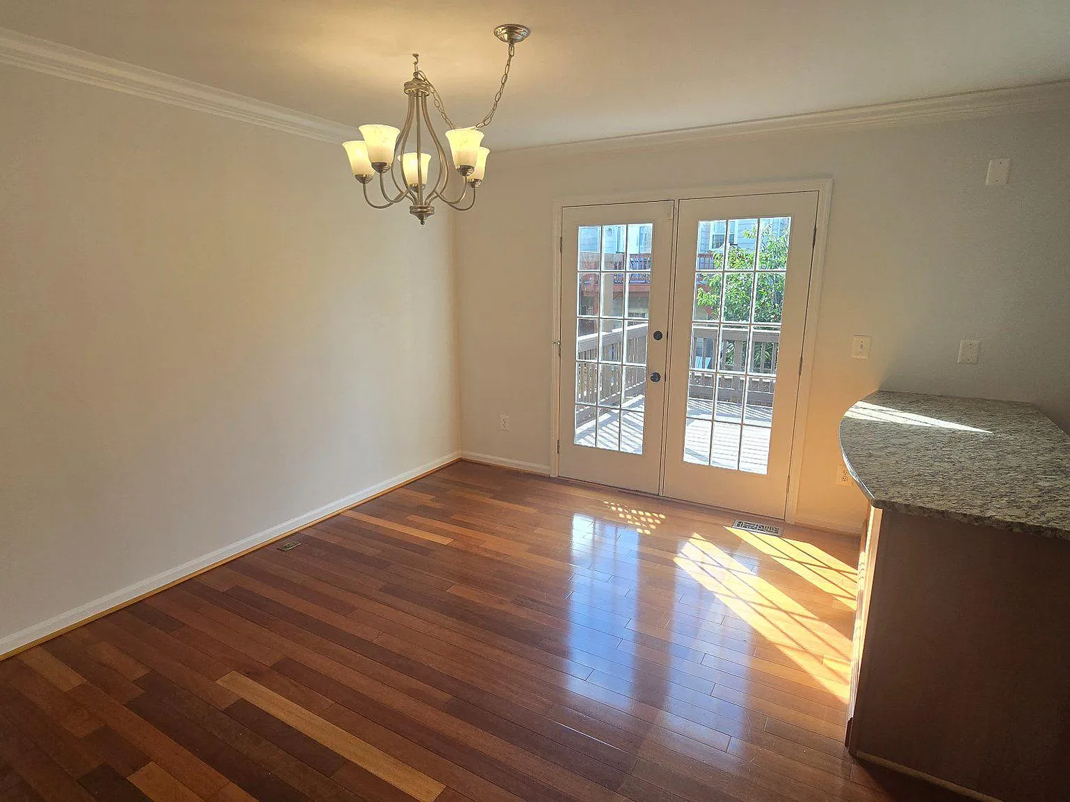 3 bed, 2.5 bath, 1640 sqft, $3,300 — Photo 4