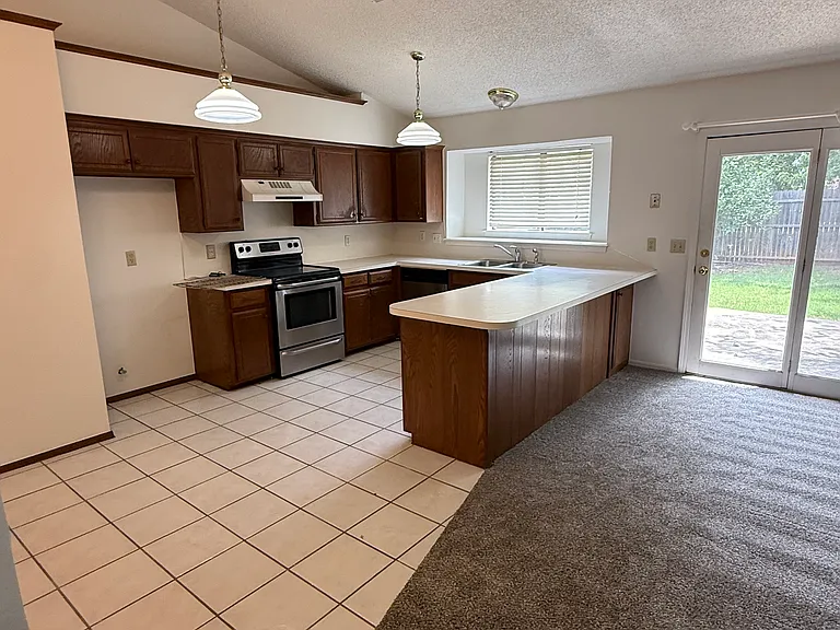 1528 Simon Ave — Photo 13