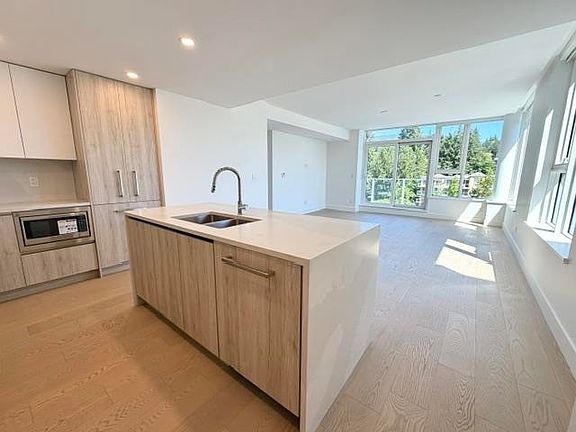 3rd image of 423 6th St #602