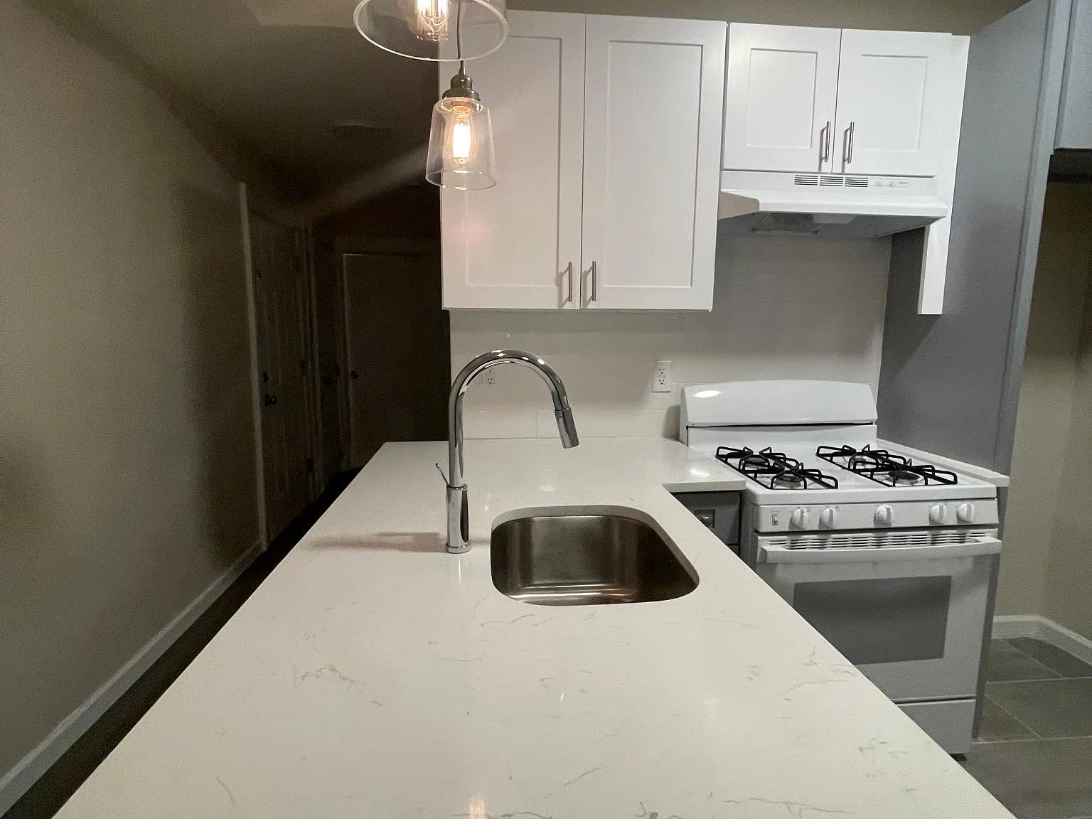 3 bed, 1000 sqft, $2,295 — Photo 3