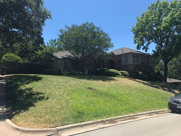 2nd image of 3209 Woodford Dr
