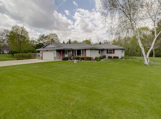 19200 W Hillcrest Dr, New Berlin, WI 53146