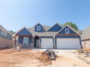 3205 Broadmoore Dr, Moore, OK 73160