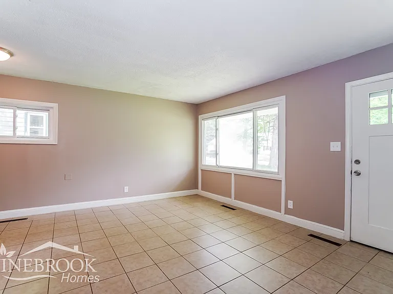 1747 Brentnell Ave — Photo 5